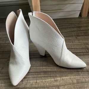 White faux leather booties | Chinese Laundry| Spring boot| Size 6.5
